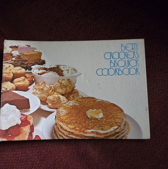 Vintage Betty Crocker Bisquick Cookbook - Seven Mini Cookbooks In One 1977 - Picture 1 of 3